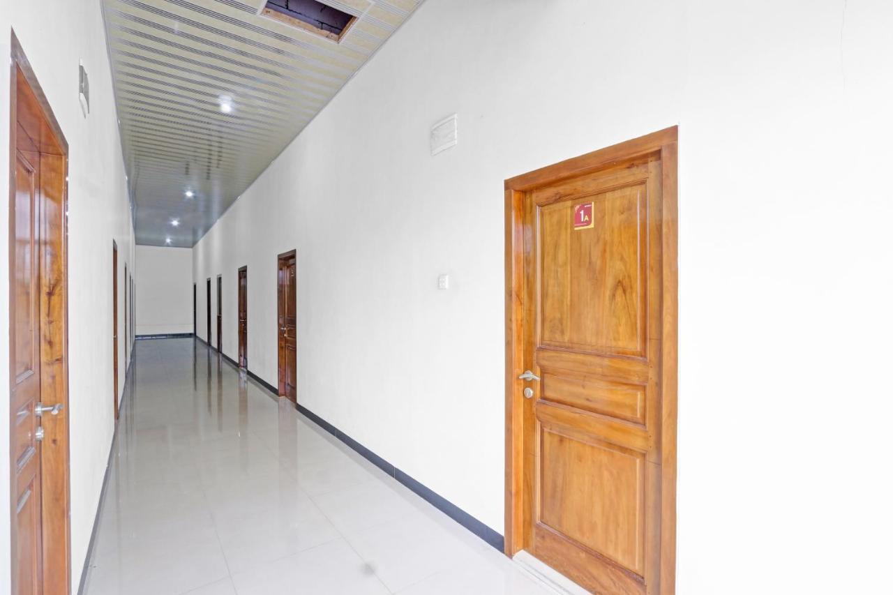 Oyo 90796 Hotel Mulya Indah Tambakmulya Exterior photo